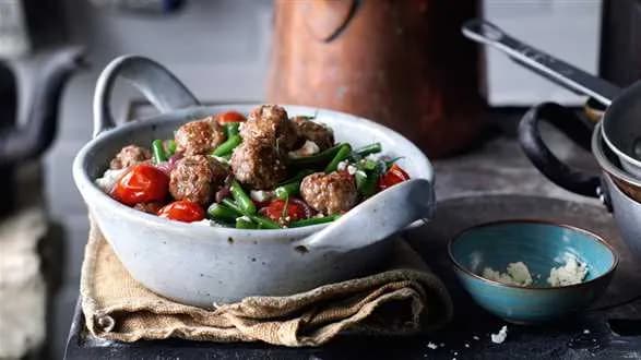 Klopsy z mięsa mielonego z fasolką