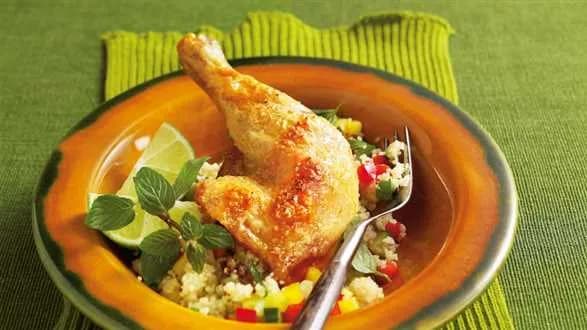 Pieczone udka kurczaka z ryżem z warzywami i świeżą miętą