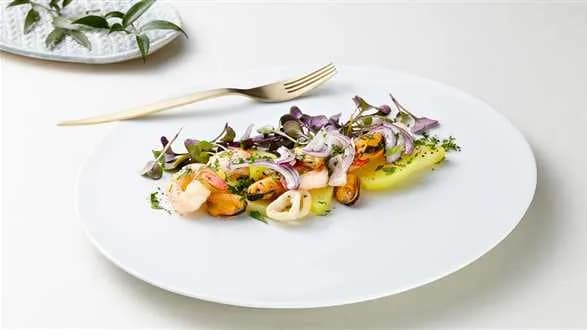 Iberyjska sałatka z owocami morza