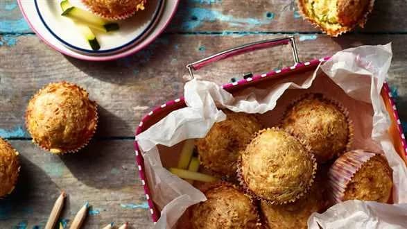 Muffiny z cukinią, tuńczykiem i serem