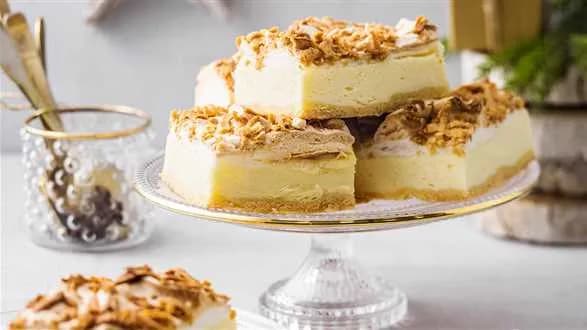 Sernik na kruchym cieście z bezą