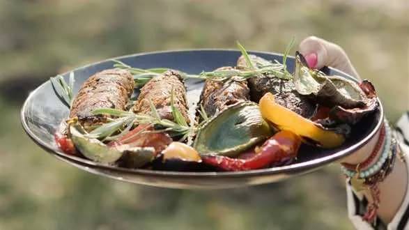 Wegańska kiełbasa z grilla