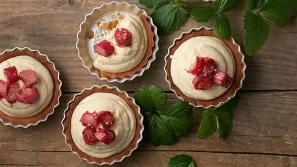 Kruche babeczki z musem z pieczonego rabarbaru