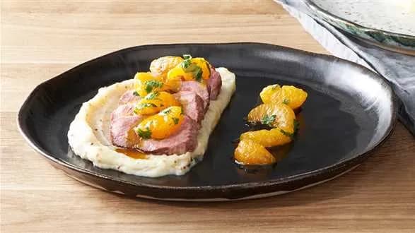 Pierś kaczki z purée pietruszkowym i salsą mandarynkową