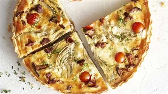 Tarta z fenkułem, kurkami i pomidorami