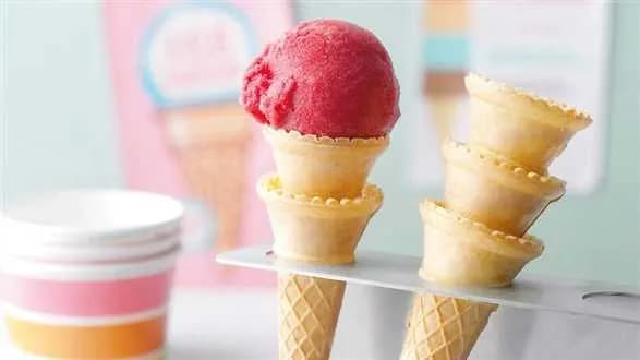 Sorbet z czarnej porzeczki z melisą cytrynową