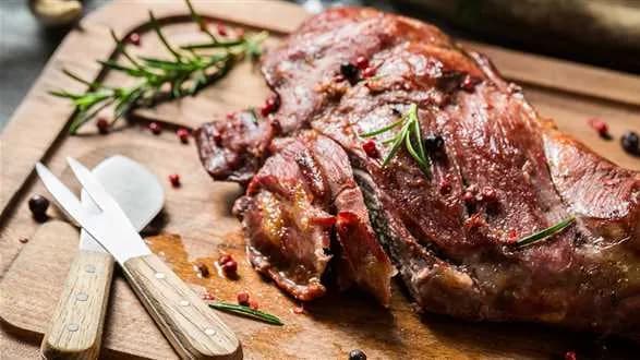 Udziec z sarny pieczony w rękawie