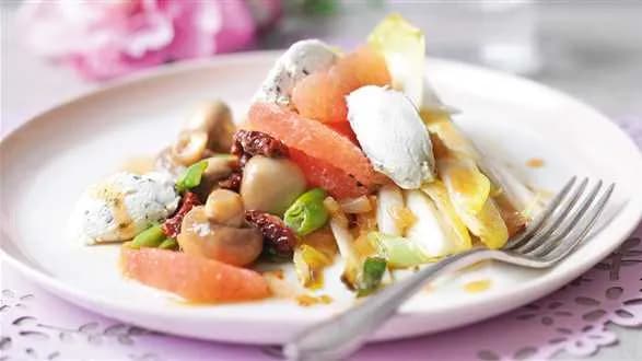 Letnia sałatka z dressingiem z grejpfruta