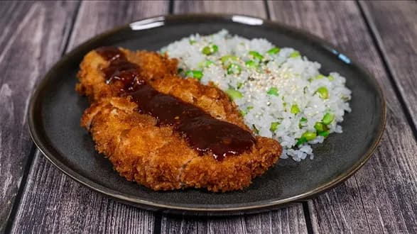 Schabowy tonkatsu z ryżem z edamame