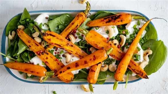 Sałatka z grillowaną marchewką