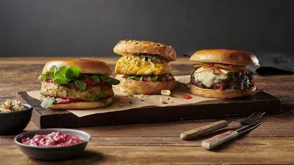 Wegeburger z tatarem buraczanym