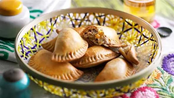 Empanadas z tuńczykiem i oliwkami