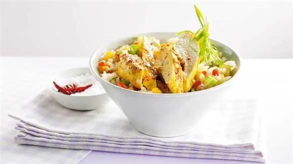 Pieczony kurczak w curry z ryżem z papryką