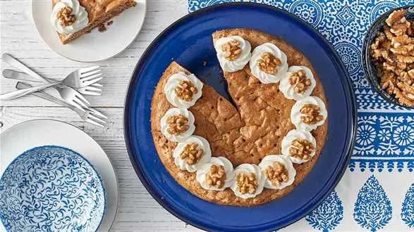 Karidopita, czyli greckie ciasto orzechowe z kremem jogurtowym