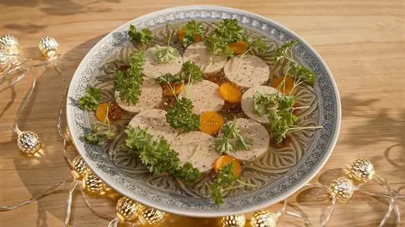 Faszerowana ryba w galarecie