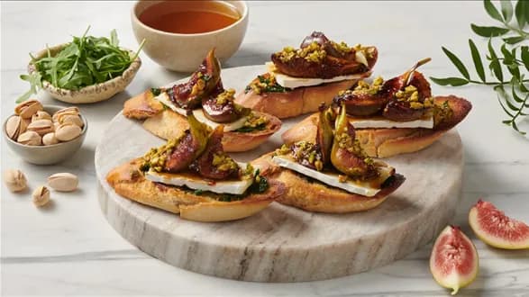 Crostini z serem Brie i smażonymi figami