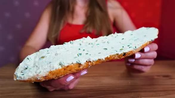 Pasta kanapkowa z oliwkami