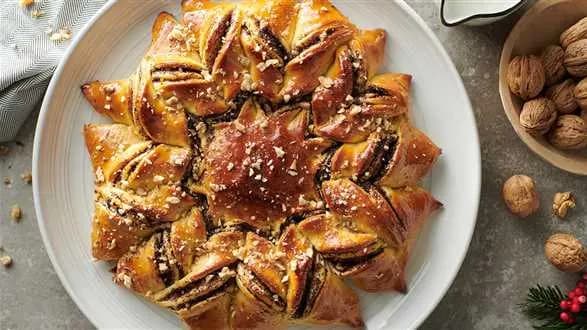 Drożdżowa gwiazda z makiem i bakaliami