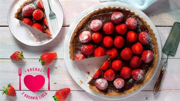 Tarta czekoladowa z truskawkami