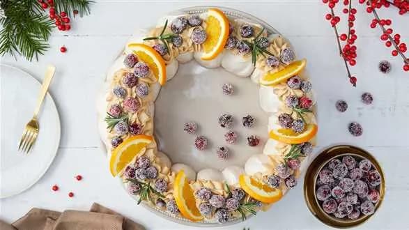 Wieniec bezowy à la pavlova z kremem korzennym