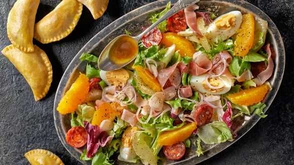 Mięsno-serowe empanadas z warzywami