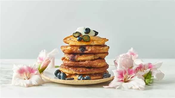 Amelki. Placuszki serowe z borówkami